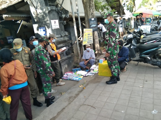 Operasi Yustisi Kodim Karangasem Bersama Satpol PP Jaring 21 Warga Gunakan Masker Tidak Benar