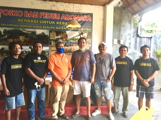 Kagama Serahkan Bantuan untuk Korban Bencana Alam di Adonara, Flores Timur