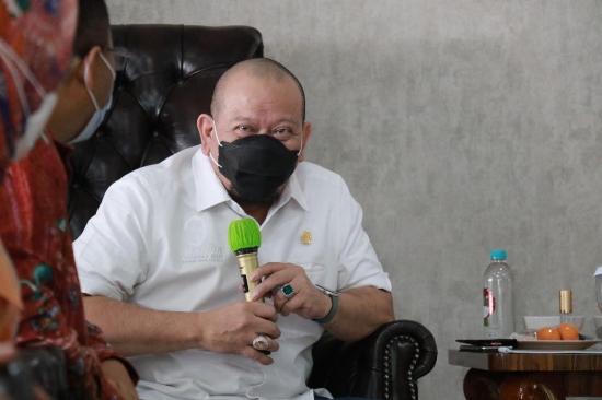 Lindungi UMKM, Ketua DPD RI Dukung Larangan 13 Produk Crossborder Masuk RI