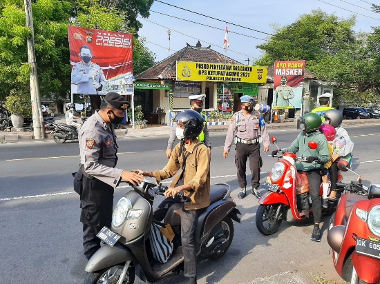Pengetatan Arus Balik Pasca Idul Fitri 1442 H, Polres Klungkung Periksa Dan Berhentikan Kendaraan Secara Acak