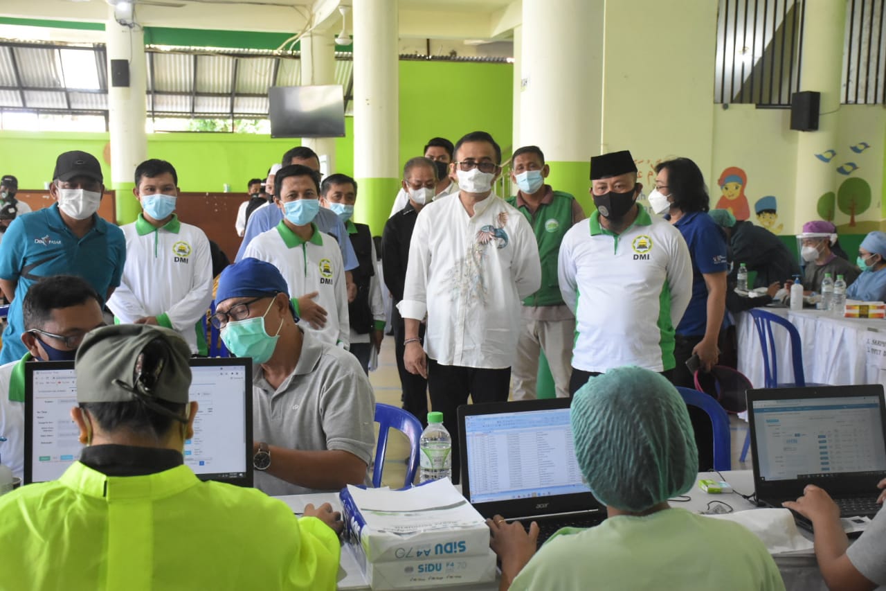 Walikota Denpasar, IGN Jaya Negara Tinjau Pelaksanaan Vaksin di Mushola Baitul Mu’miniin BKDI Bali