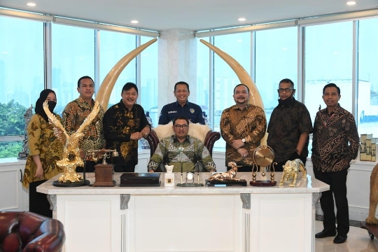 Terima Pengurus Kongres Advokat Indonesia, Bamsoet Minta Pemerintah Tindak Tegas dan Bekukan Rekening Pinjaman Online Ilegal