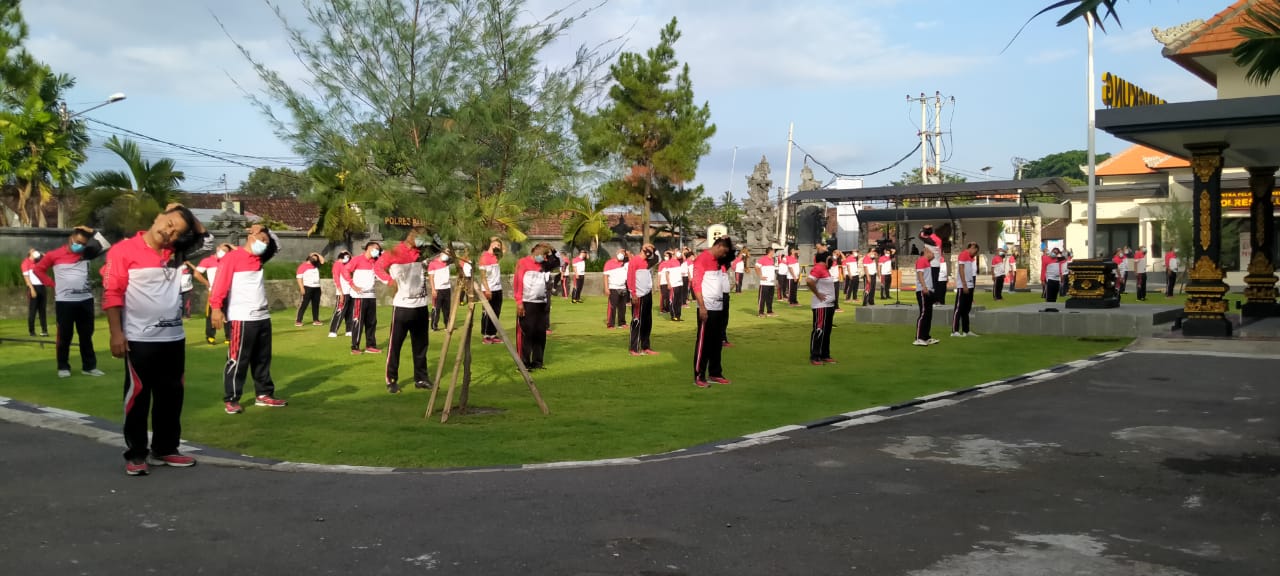 Melepas Lelah Polres Klungkung Laksanakan Sabtu Sehat Dengan Olah Raga Bersama