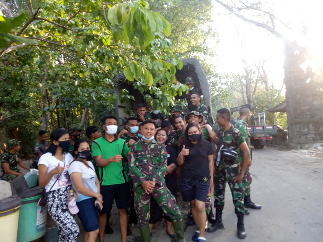 Hari Lingkungan Hidup Sedunia, Komunitas Peduli Lingkungan Bersama Kodam IX/Udayana Bersihkan Hutan Manggrove di Suwung