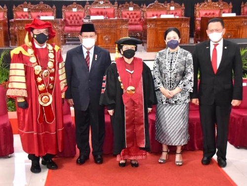Pengukuhan Gelar Profesor Kehormatan di Universitas Pertahanan RI, Megawati Soekarnoputri Tegaskan Perlu Amandemen Sekali Lagi Untuk Hadirkan Kembali PPHN