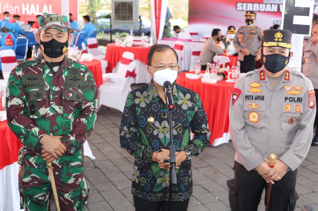 Target 1 Juta Orang Sehari, Kapolda Bali Hadiri Acara Serbuan Vaksinasi Nasional TNI-Polri