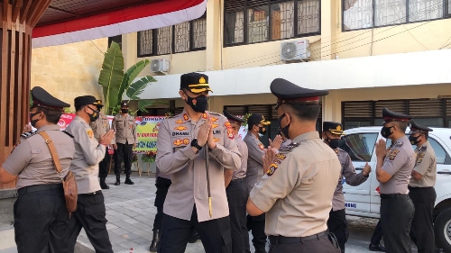 Kapolres Klungkung Pimpin Upacara Korps Raport Kenaikan Pangkat Pengabdian