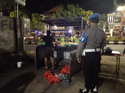 Pastikan Masyarakat Patuhi PPKM Darurat, Petugas Gabungan Gelar Operasi Yustisi