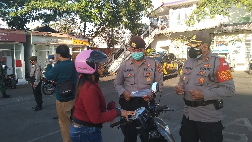 Polres Gianyar Serentak Laksanakan Operasi Prokes PPKM Darurat Jawa Bali, Kabag Sumda: Masyarakat Gianyar Cukup Disiplin Terapkan Prokes