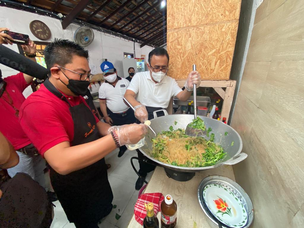Jaya Negara Buka Dapur Umum Gotong Royong Denpasar, Sehari Siapkan 1.000 Paket Nasi