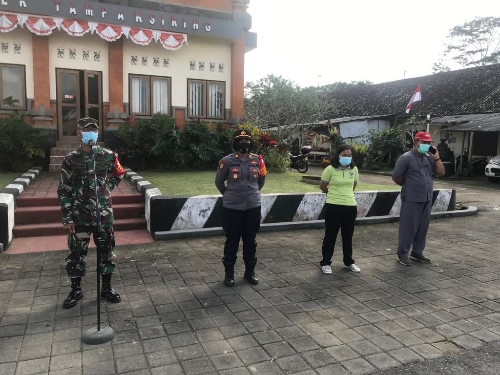 Gabungan TNI POLRI dan Nakes Gelar Apel Kesiapan Terkait Pergeseran Isolasi Mandiri ke Isolasi Terpusat