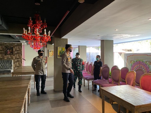 Kapolres Klungkung bersama Dandim 1610/Klungkung Meninjau Tempat Isoter di Hotel Vasini Denpasar
