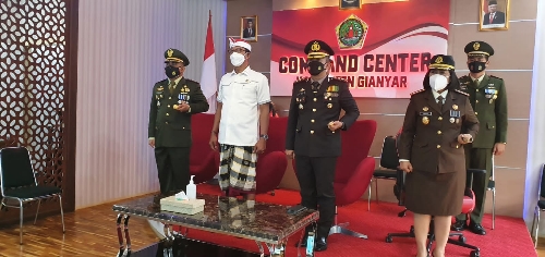 Kapolres Gianyar bersama Forkompinda Ikuti Upacara Detik-Detik Proklamasi Kemerdekaan RI ke-76 secara Virtual