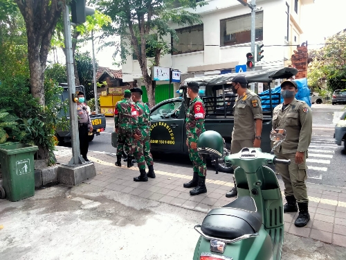 Tim Yustisi Denpasar Kembali Tindak Pelanggar PPKM Level IV