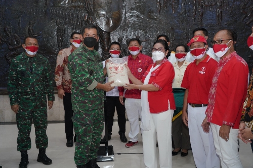 Kodam IX/Udayana bersama INTI Bali Distribusikan Bantuan Sosial Covid-19