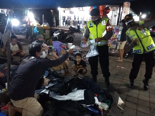 Melalui Piket Fungsi, Polsek Tegallalang Sampaikan Himbauan Prokes