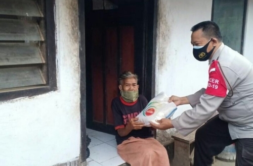 Bantu Masyarakat Bawah, Polres Karangasem Terus Salurkan Bantuan Paket Sembako