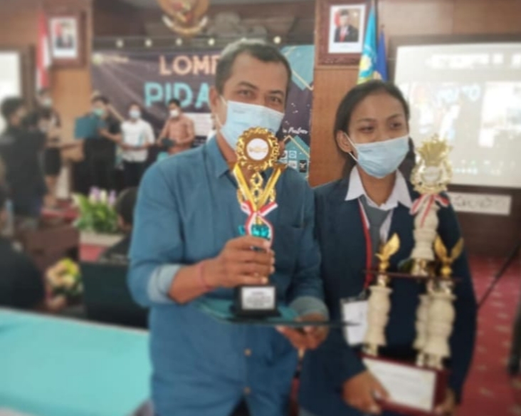 Putu Ayu Candra Dewi Juarai Lomba Pidato Bahasa Indonesia SMA/SMK se-Bali