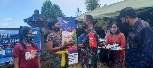 RRI Denpasar bersama Kodam IX/Udayana Gelar Bhakti Sosial di Banjar Gulinten, Desa Bunutin, Abang