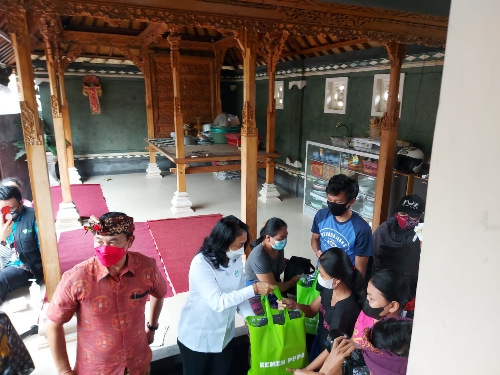 Kunjungi Karangasem, Menteri Pemberdayaan Perempuan dan Perlindungan Anak RI Beri Semangat Keluarga Anak Yatim