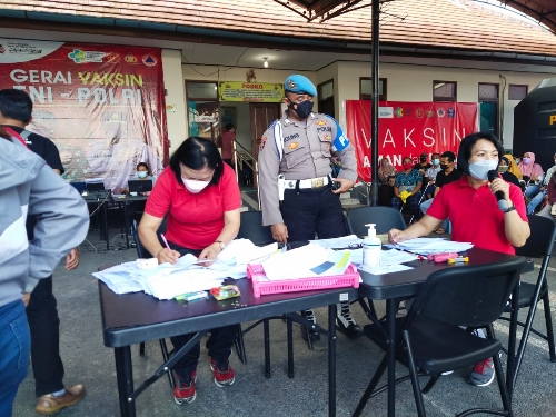 Dukung Percepatan Vaksinasi Nasional, Polres Gianyar Vaksin 300 Orang
