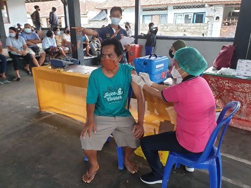 Vaksinator Polres Karangasem Geber Tuntaskan Program Vaksinasi Capai 70 %