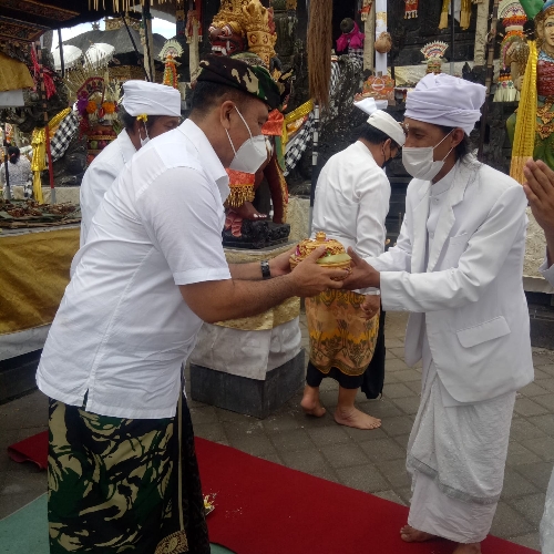 Bintaldam IX/Udayana Muspayang Bhakti di Pura Tuluk Biyu Batur Kintamani