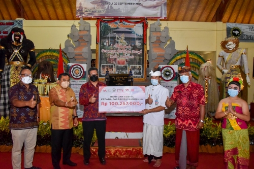 Sambut Dasawarsa ke-1, OJK Regional 8 Bali dan Nusa Tenggara Berikan Dana Renovasi kepada Pasraman Gurukula Bangli
