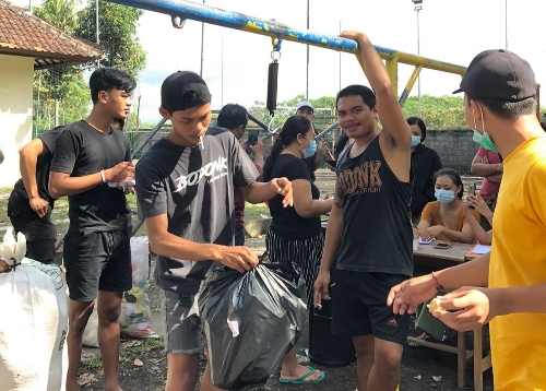 Unik! ST. Mekar Jaya Edukasi Lingkungan, Tukar Sampah dengan Beras
