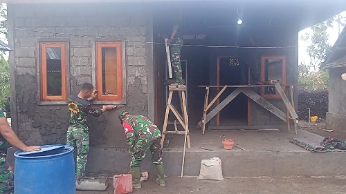 Sasaran Tambahan Bedah Rumah TMMD ke-112 di Desa Pengotan Semakin Sempurna