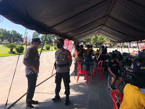 Wakapolres Gianyar Cek Vaksinasi di Alun-alun Gianyar