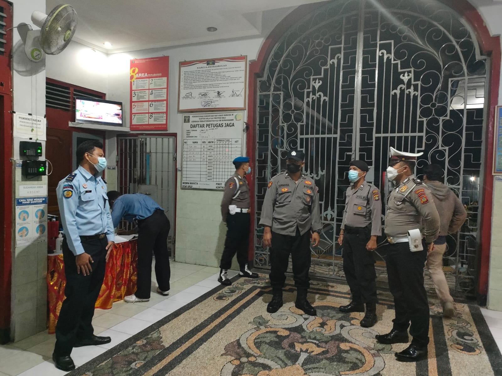 Jaga Keamanan tetap Kondusif, Polres Karangasem Gabungan Piket Fungsi Laksanakan Patroli Malam