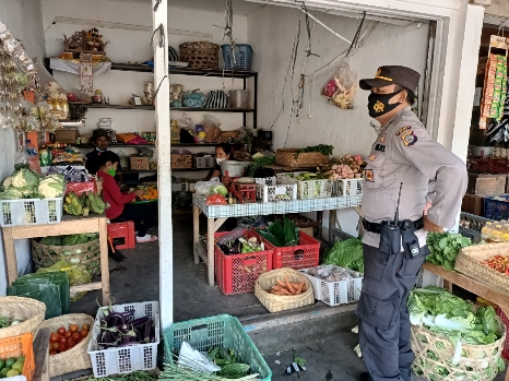 Polsek Tampaksiring Himbau Masyarakat Taat Prokes