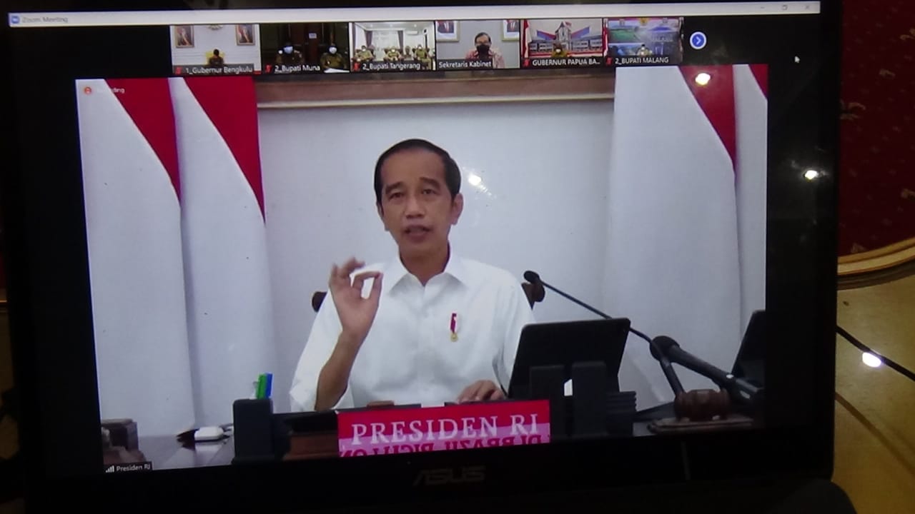 Presiden Jokowi Ingatkan Kepala Daerah, Pangdam,dan Kapolda agar Tetap Waspadai Melonjaknya lagi COVID-19