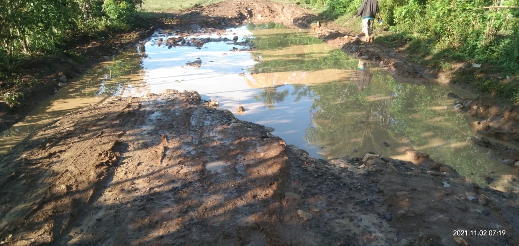 Ruas Jalan Provinsi di Kedindi Kecamatan Reok, Manggarai Rusak Parah