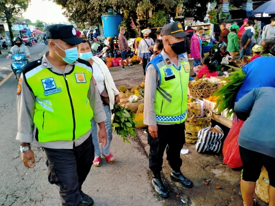 Antisipasi Kerumunan Jelang Hari Galungan di Pasar, Polsek Rendang Beri Atensi Khusus