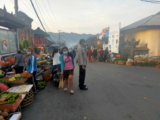 Hari Penampahan Galungan, Polsek Selat Atur Lalu Lintas dan Himbau Taati Prokes