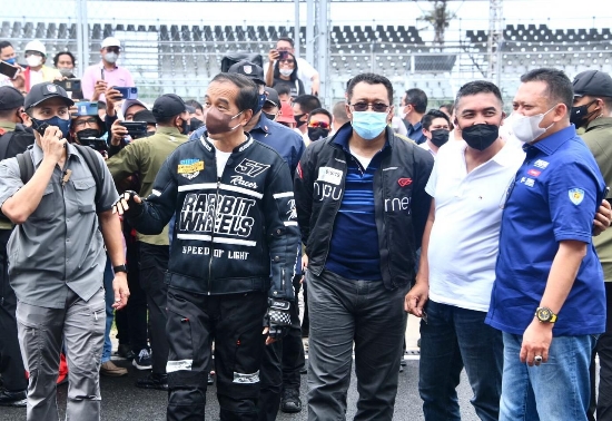 Presiden Jokowi dan Bamsoet Coba Pertamina Mandalika International Street Circuit 