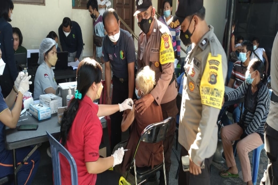 Gerai Vaksin Presisi, Polsek Blahbatuh Lakukan Upaya Jemput Bola