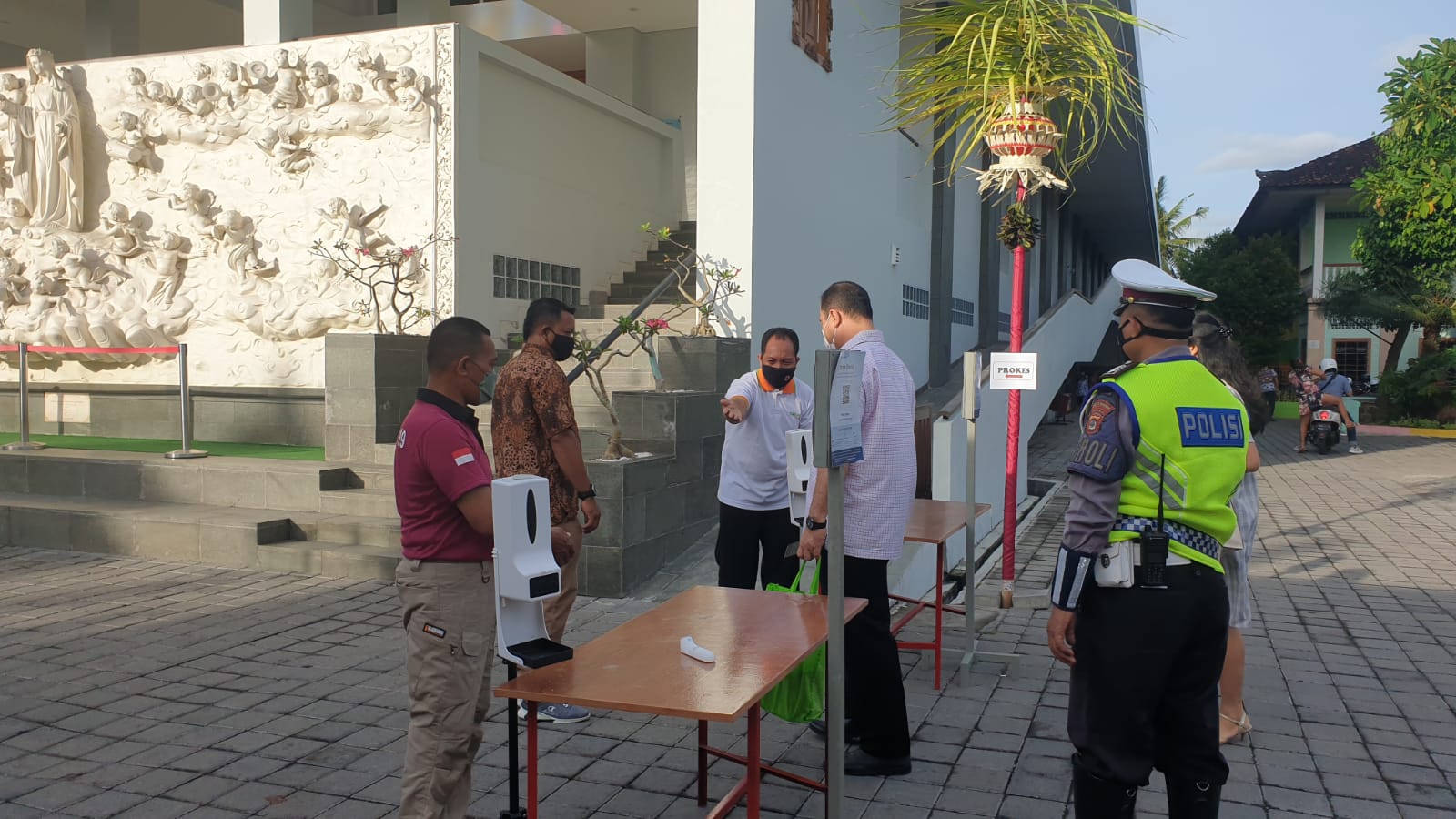 Polres Gianyar Melaksanakan Pengamanan Ibadah di Gereja
