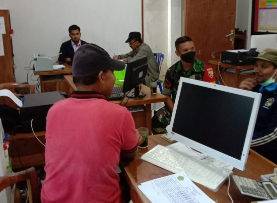 Babinsa Kodim 1616/Gianyar Sambangi Kantor Desa Kerta Payangan