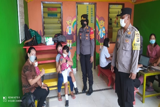 Kapolsek Tampaksiring Tinjau Vaksinasi Anak Usia 6 di TK Putra Kusuma