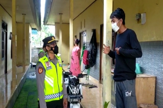 Cegah Omicron, Polsek Blahbatuh Kampanyekan Prokes di Pemukiman