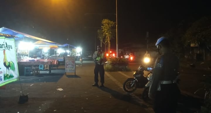 Tekan Penyebaran Covid-19, Polsek Blahbatuh Gelar Yustisi Malam