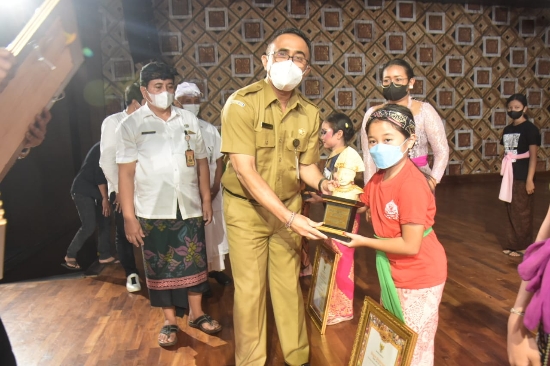 Jaya Negara Tutup Festival Legong Keraton Lasem, Serangkaian HUT 234 Tahun Kota Denpasar