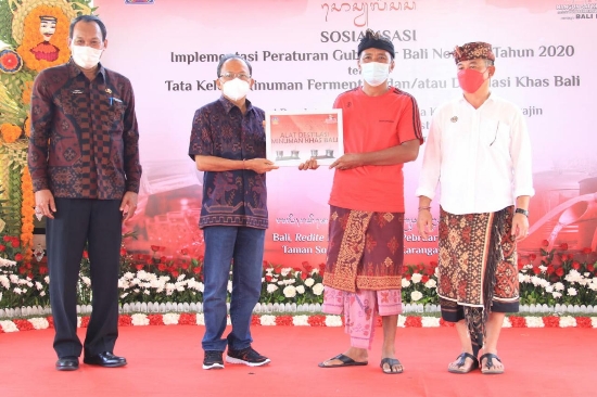 Dinilai Ancam Kesehatan, Gubernur Bali, Wayan Koster Minta Tutup Produksi Arak Gula di Karangasem