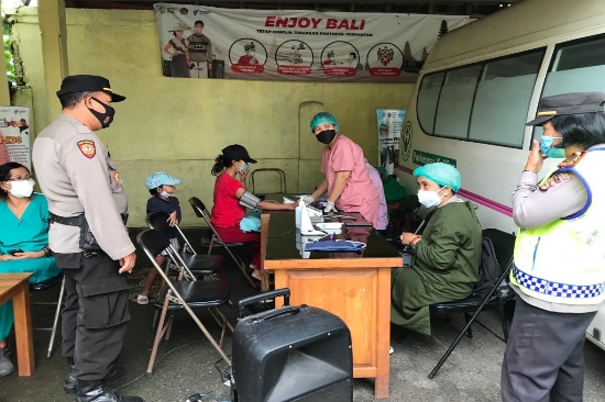 Puskesmas Blahbatuh 1 Gelar Vaksinasi Bagi Warga Tercecer