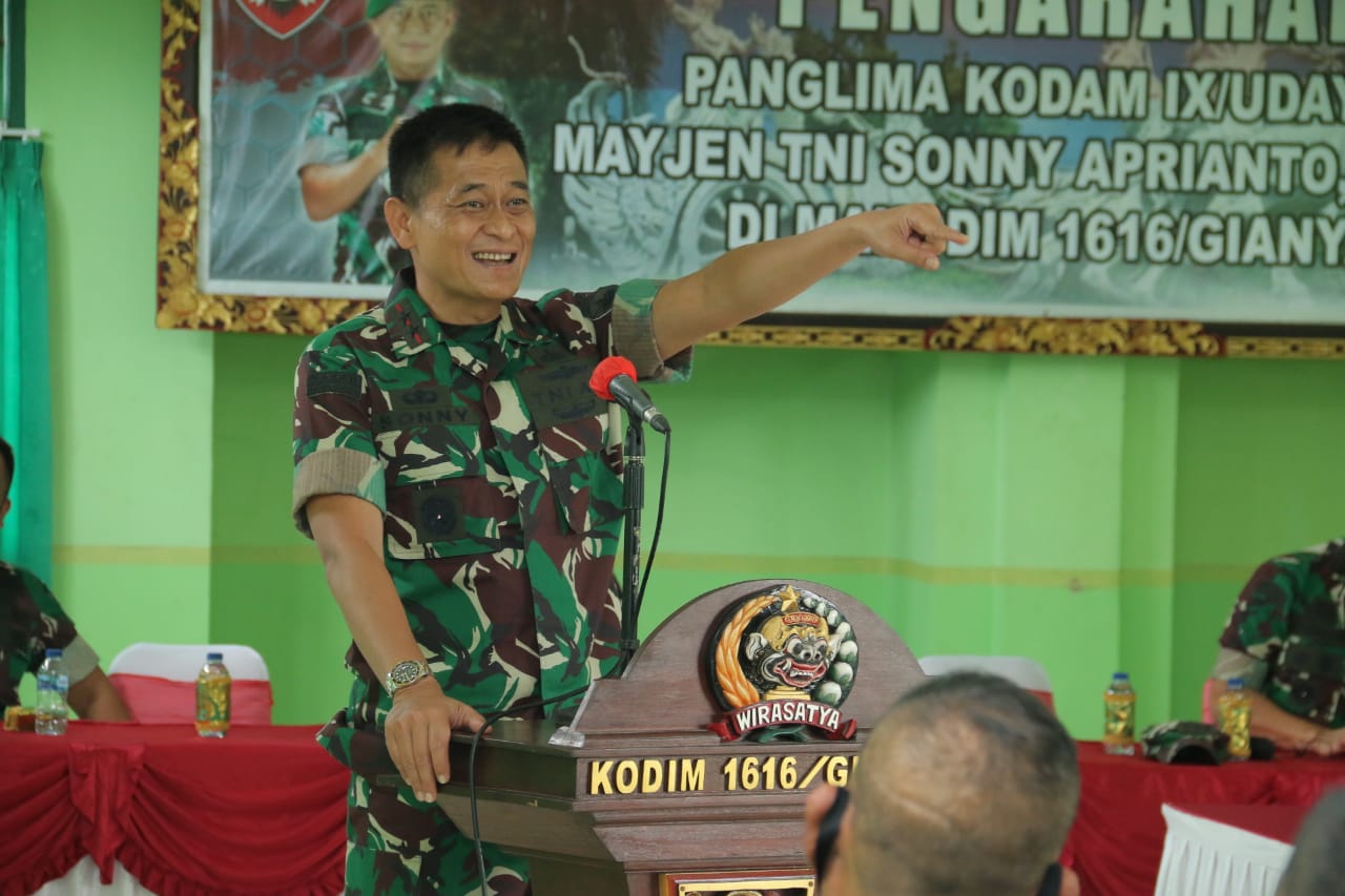 Pangdam Tekankan Prajurit Kodim 1616/Gianyar Tegakkan Disiplin Prokes dan Vaksinasi
