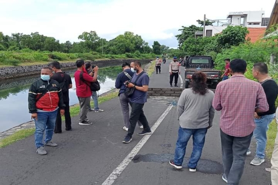 Kesal Tanahnya Diklaim Berbagai Pihak, Siti Sapurah Tutup Jalan Selebar 6 Meter