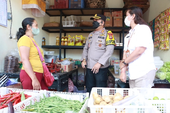 Kapolres Gianyar Cek Harga Minyak Goreng di Pasar Tradisional